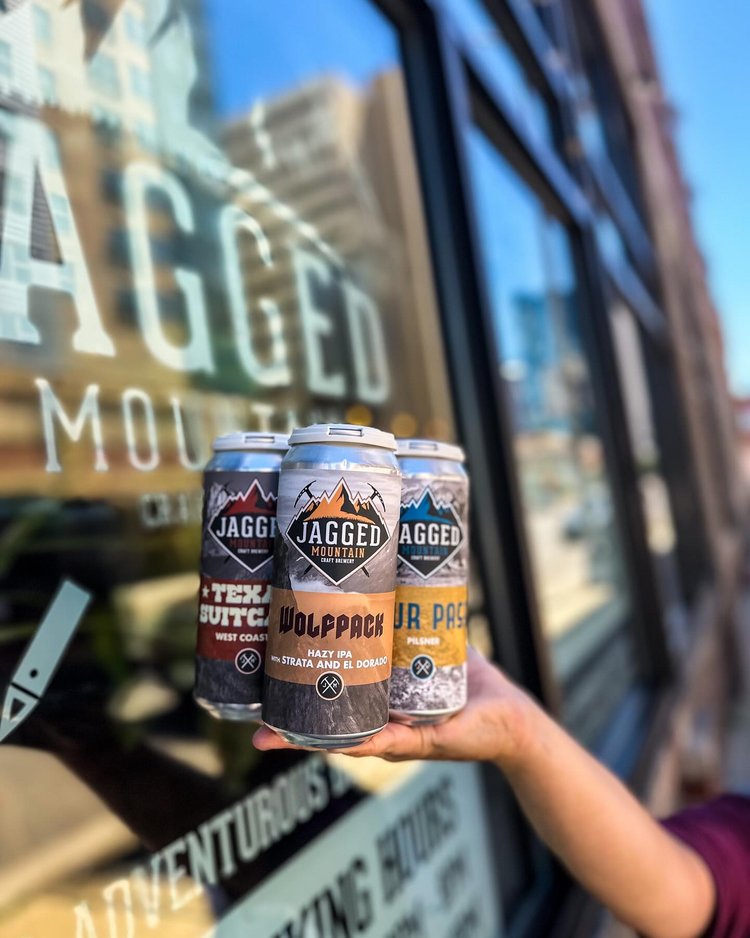 New Hazy IPA on tap ⚡️ Cheer Drop Hazy IPA w/ Ahhhroma & Nectaron hops 5280 Mile High Pizza is here @ 5pm Run Club @ 6pm @geekswhodrink trivia @ 730pm Happy Thursday friends 🍻 #coloradocraftbeer #stateofcraftbeer #supportlocal